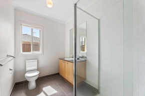 Modern Comfort in Tarneit-Spacious 4BR Home